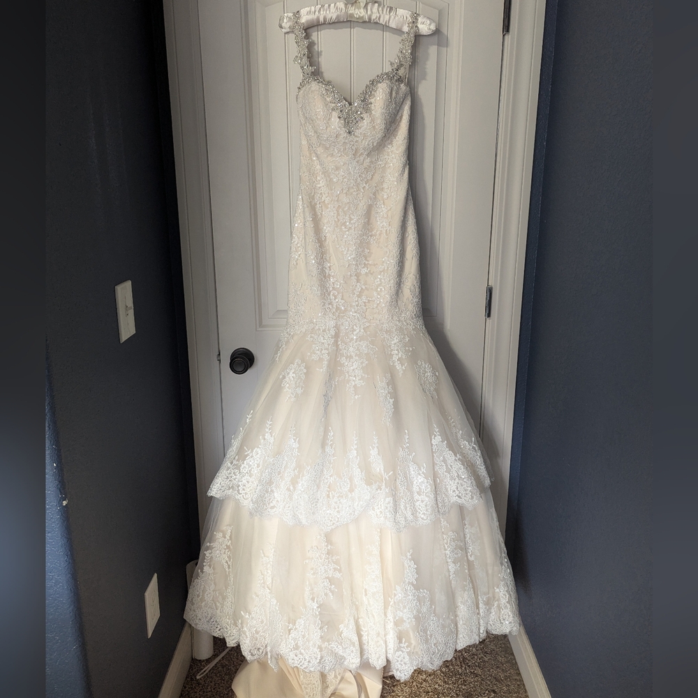 Elegant Lace Wedding Dress